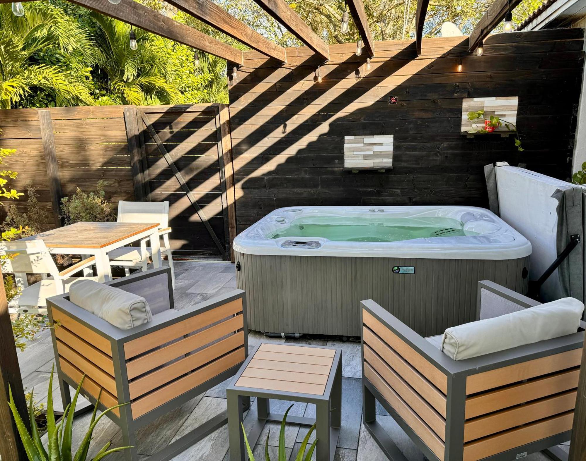 Hot Tub House On Golf Course! 10 Mins To The Beach Miami Exterior photo